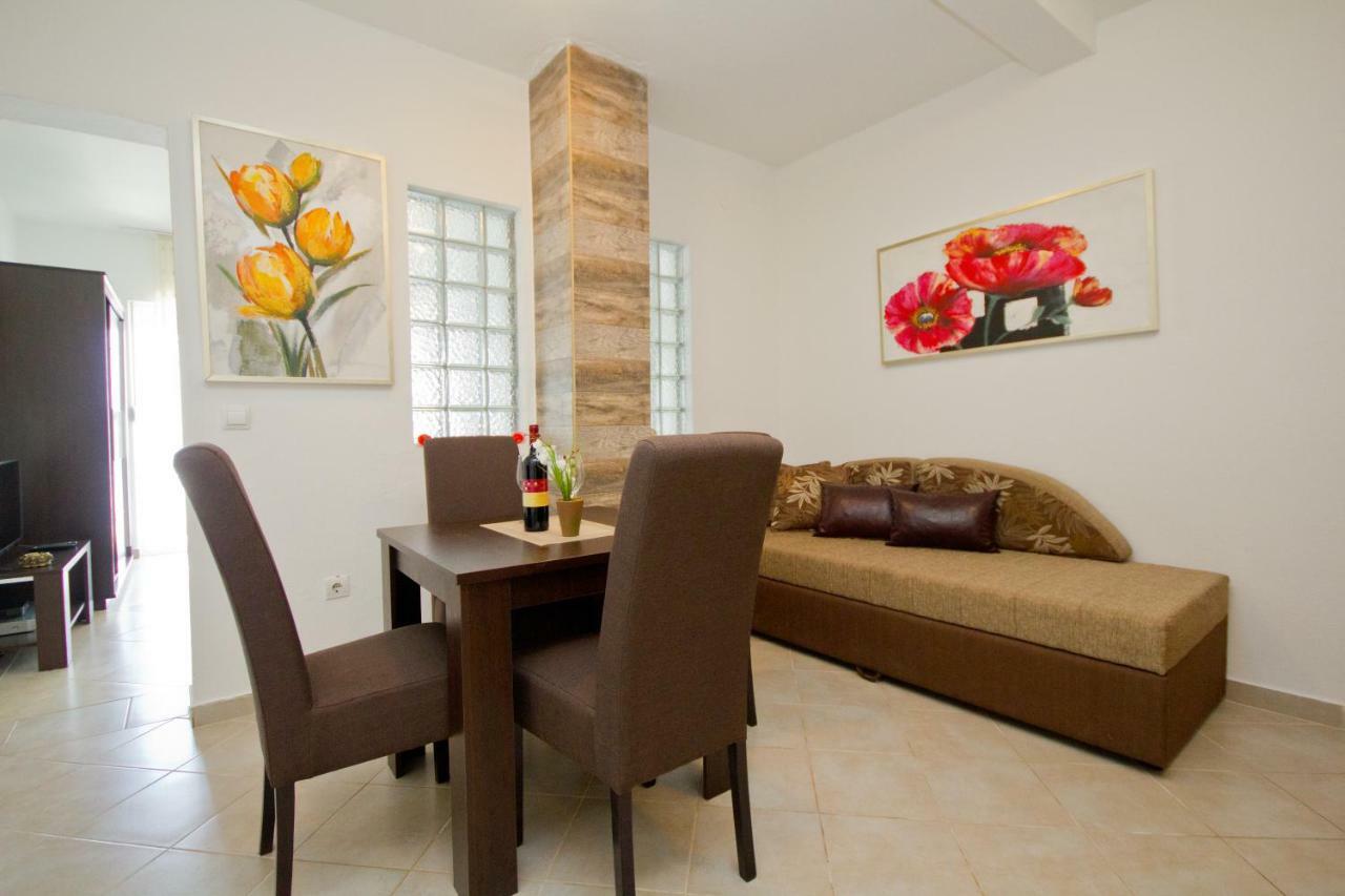 Apartments Dora โดบราวอดา ภายนอก รูปภาพ