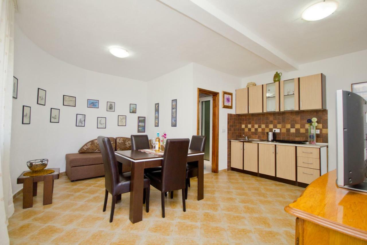 Apartments Dora โดบราวอดา ภายนอก รูปภาพ