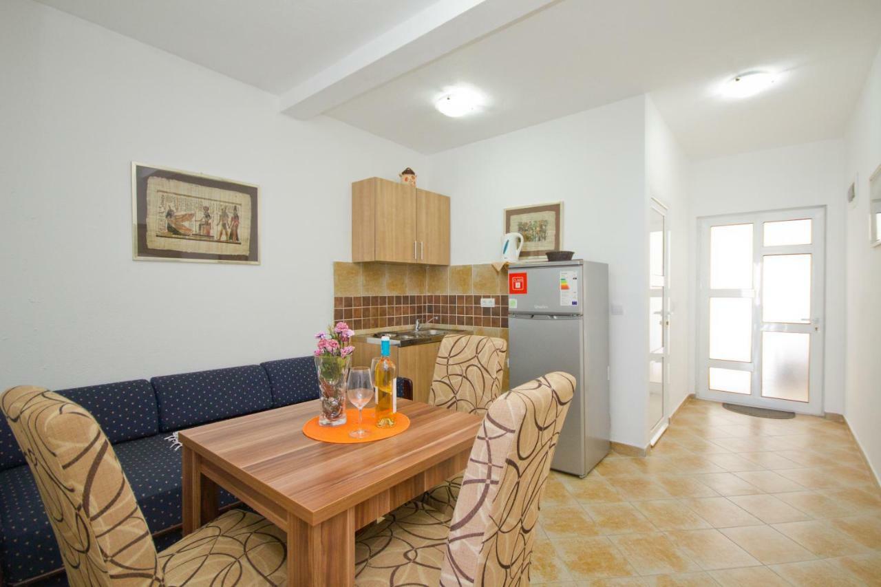 Apartments Dora โดบราวอดา ภายนอก รูปภาพ